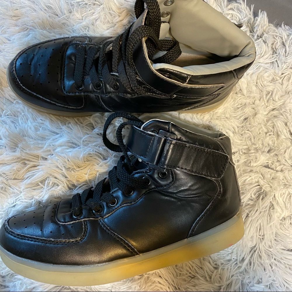 iLed boys Low Top Lace Up Fashion Sneakers